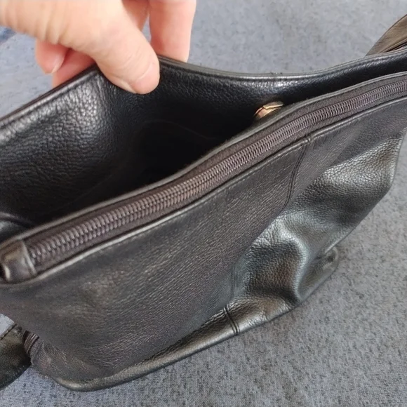 Tignanello Black Pebble Leather Shoulder Bag - Picture 7 of 14